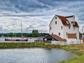 2 Bedroom Luxurious Dutch Houseboat on the River Deben near Woodbridge, Suffolk, England